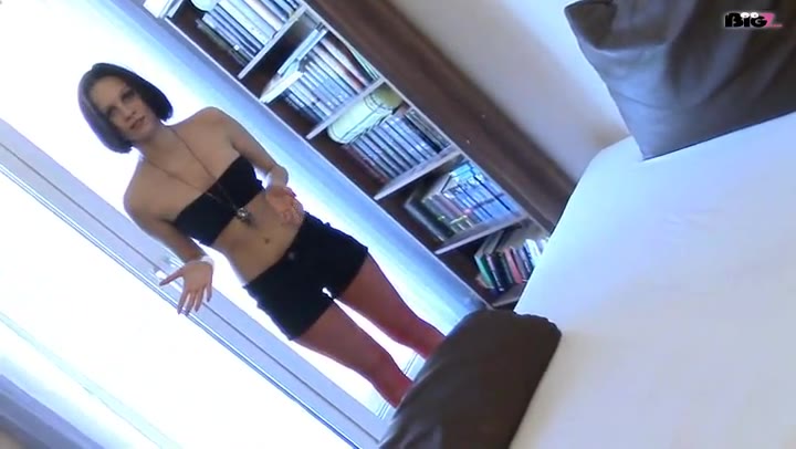 Schön nuttig für die Party gestylt, noch kurz mein Zimmer aufgeräumt, schon steht mein Stiefvater in der Tür und beschwerte sich über mein aufreizendes Outfit. Der Dreckskerl nutzte sofort die Gelegenheit um mich wieder mal dumm anzumachen! Nicht genug, steckte er einfach seinen Prügel in mein enges Poloch und fickte mich.. Als er dann zum Schluss noch mein Maul fickte spritze er mir tief in meine Kehle und ging! So ein Arschloch!