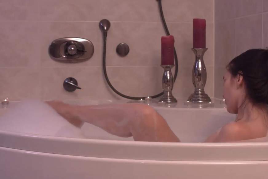 Alina-Lamour: ALLEIN IN DER BADEWANNE...