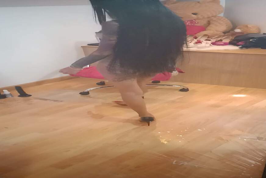 asianqueen93: highheels in ass and dildo in ass and s****t