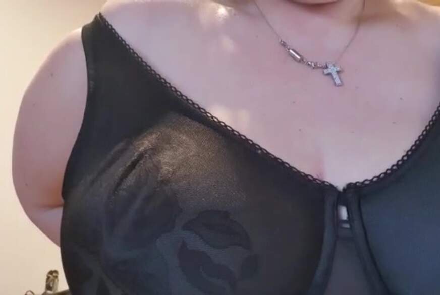 Missjulia: pralle titten warten auf eine heisse zunge