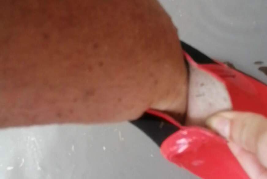 DIEDUNKLEMEL: KURZES PFÜTZEN SPRINGEN