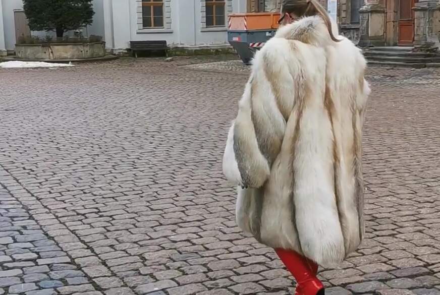 DIEDUNKLEMEL: MIT MANTEL UNTERWGS