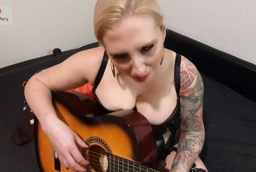 SweetMery: Kleines schwarzes gekauft - mit 2 Dildos Spass gehabt