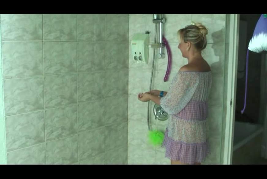 Versautes******e: Geiles*u in Dusche