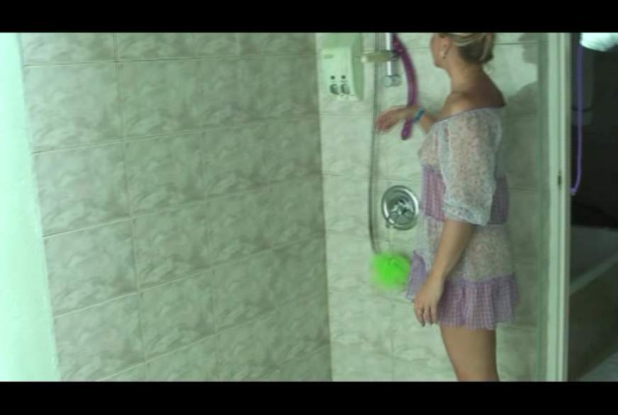 Versautes******e: Geiles*u in Dusche