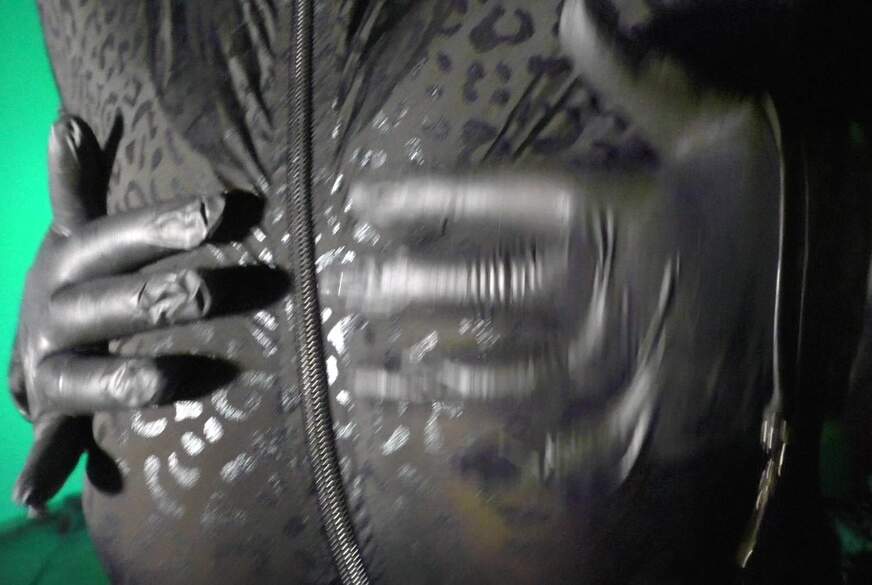 BijouBizarre: Titten verwöhnen ganz nah