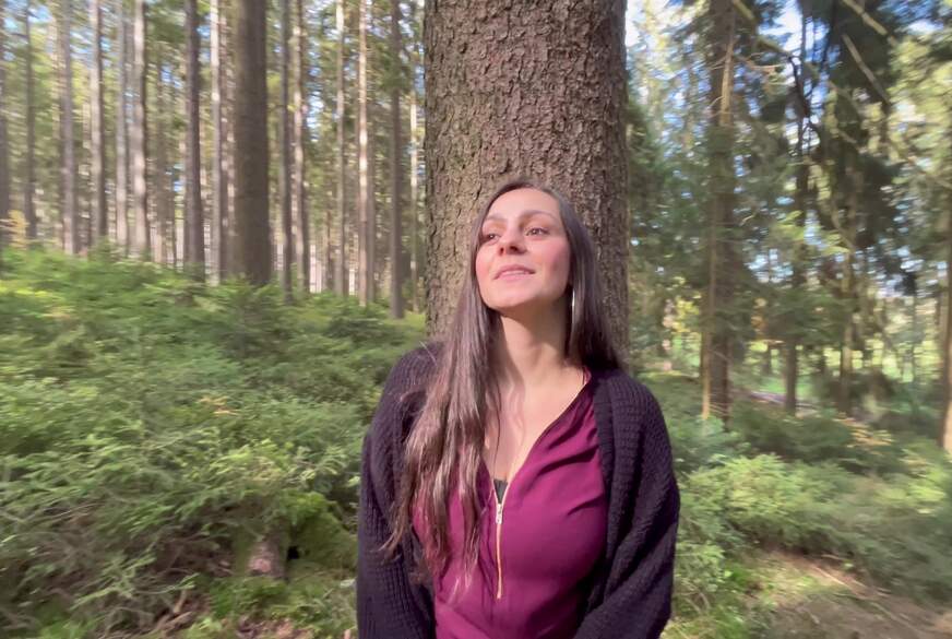 Loella-Rose: S****zIGER Waldspaziergang