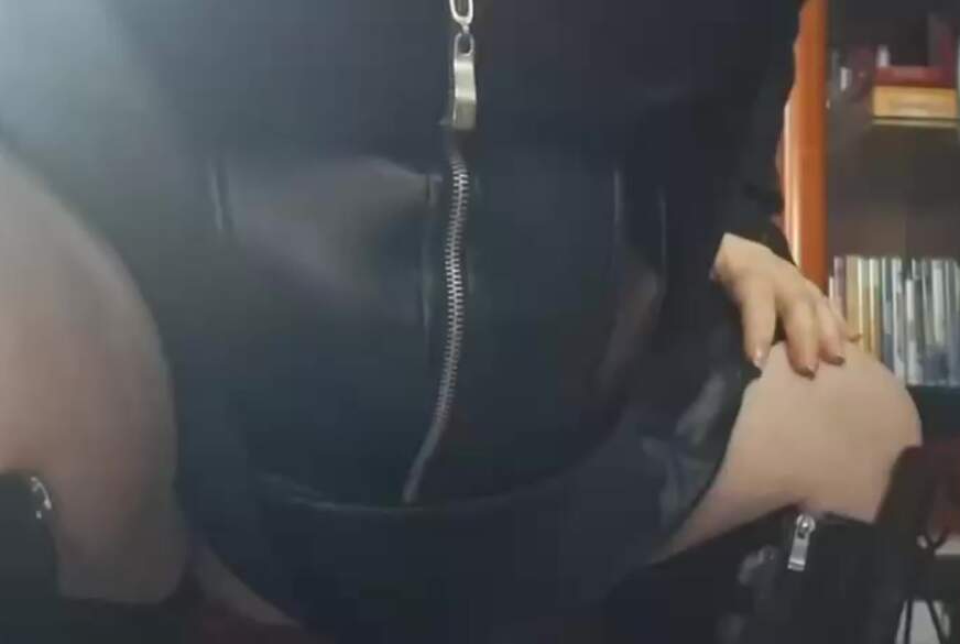 bbwnicole: ich spiel an mit meiner f***e