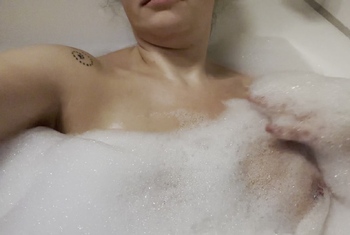 Tittenmassage in der Badewanne
