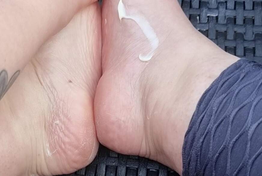 Füsse eincremen von FEETGirlBBW pic2