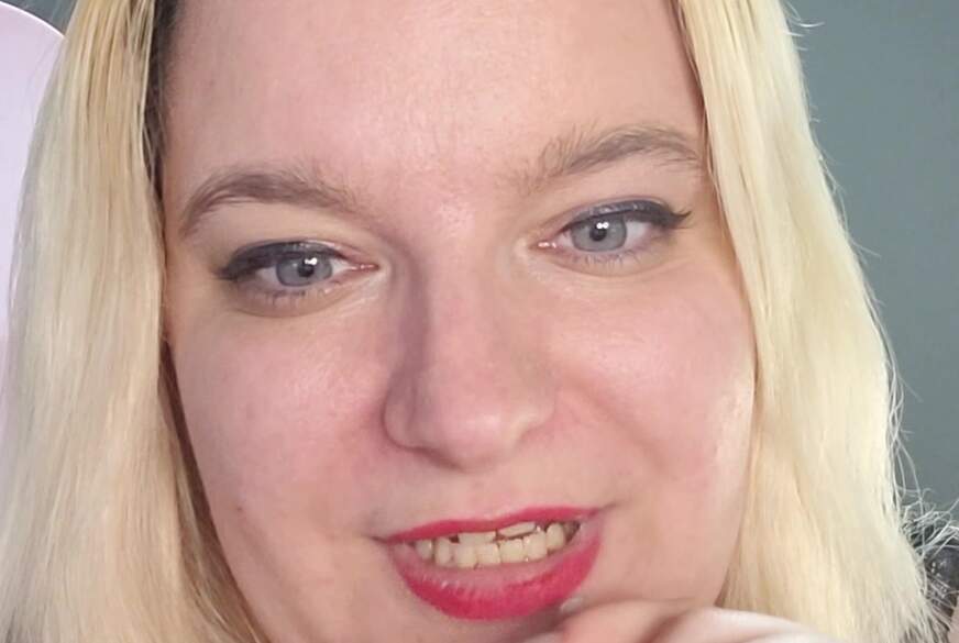 Curvy-Lucy: 5 Dildos! ich erzähle was im nächsten Video passierte!