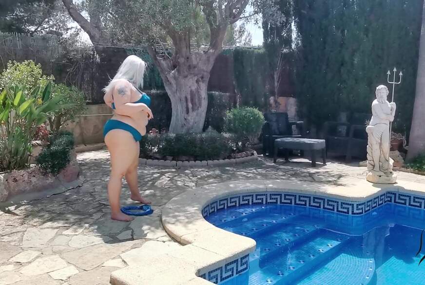 Curvy-Lucy: Kommst du mir in den Pool?