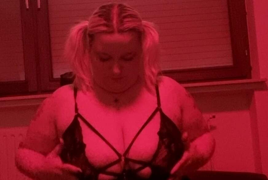 Curvy-Lucy: Halloween-Spezial Der Kürbis in der P***y
