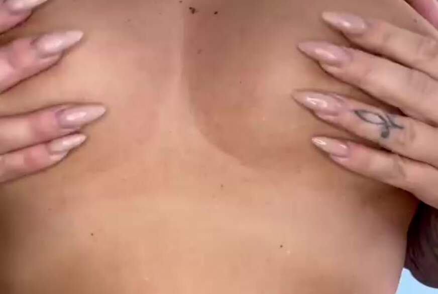 BootySophie: Titten kneten