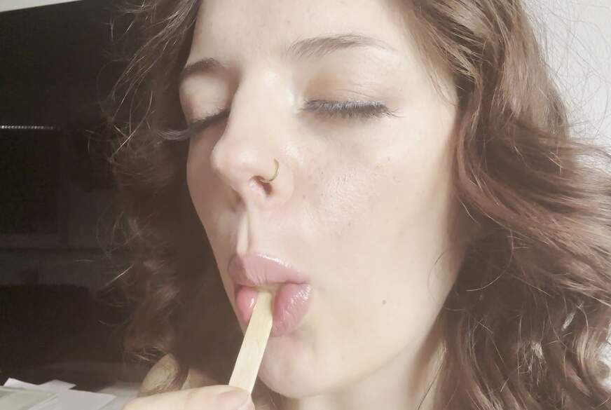 LexyGold: Lass Dich nicht ablenken, es ist nur ein Eis!