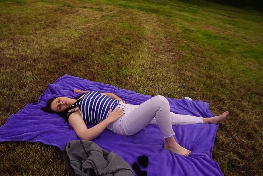 sexiii: Outdoor selbstbefriedigung mit spielzeug