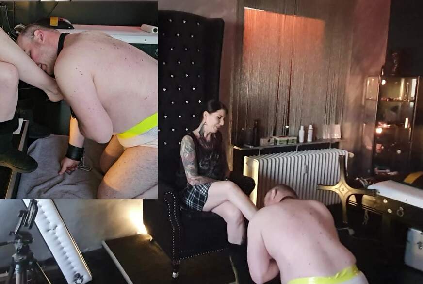 Mein Sklave bekommt eien W****l an und darf S****a von meinen Füßen L****n von Miss-V-Woolf pic3