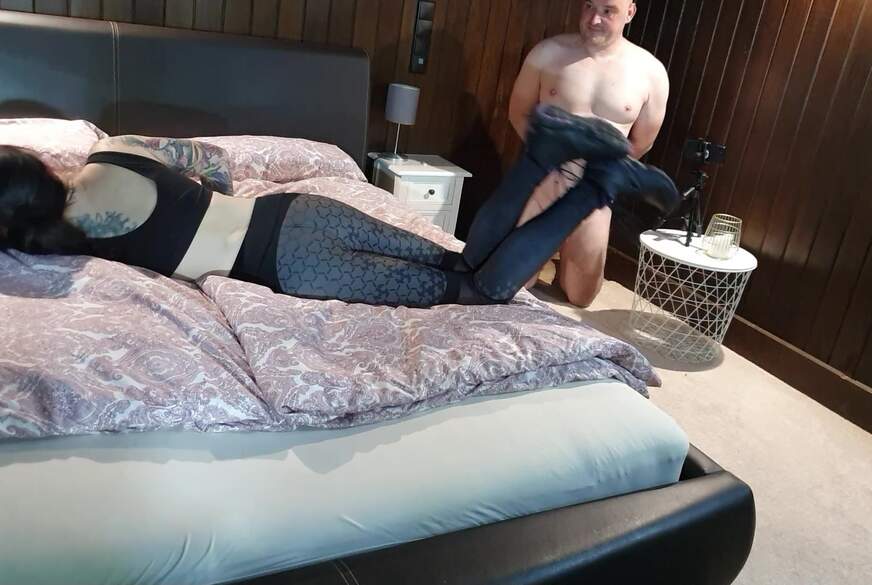 nach Dem Joggen sich erstmal die Füße verwöhnen lassen von Miss-V-Woolf pic1