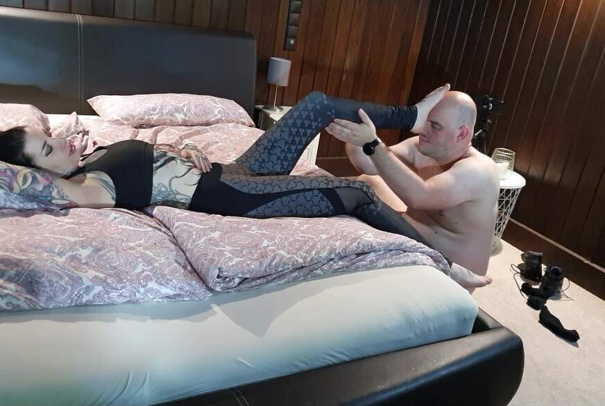 nach Dem Joggen sich erstmal die Füße verwöhnen lassen von Miss-V-Woolf pic4