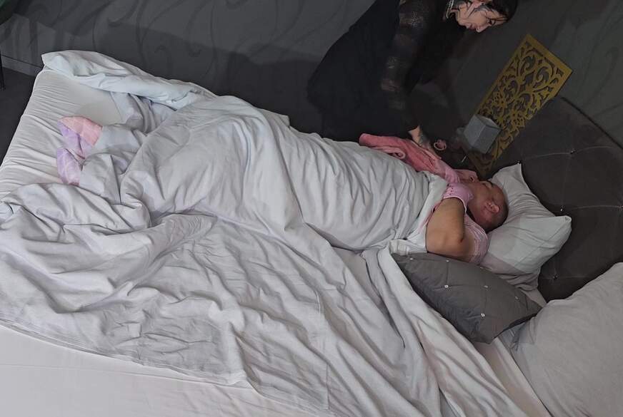 So die kleien kommt ins Bett von Miss-V-Woolf pic4