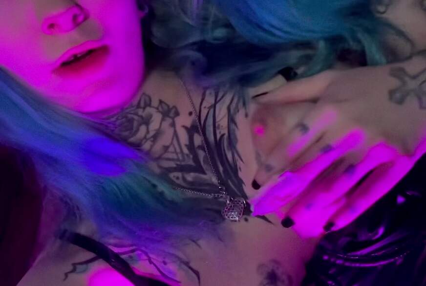 Knete meine Brüste von coyemoo