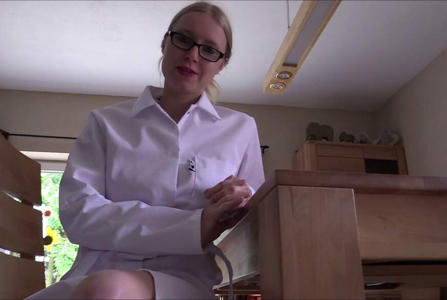 Anni-Next-Door: Doktor Anni bittet zur Mini-s*****z Untersuchung - SPH