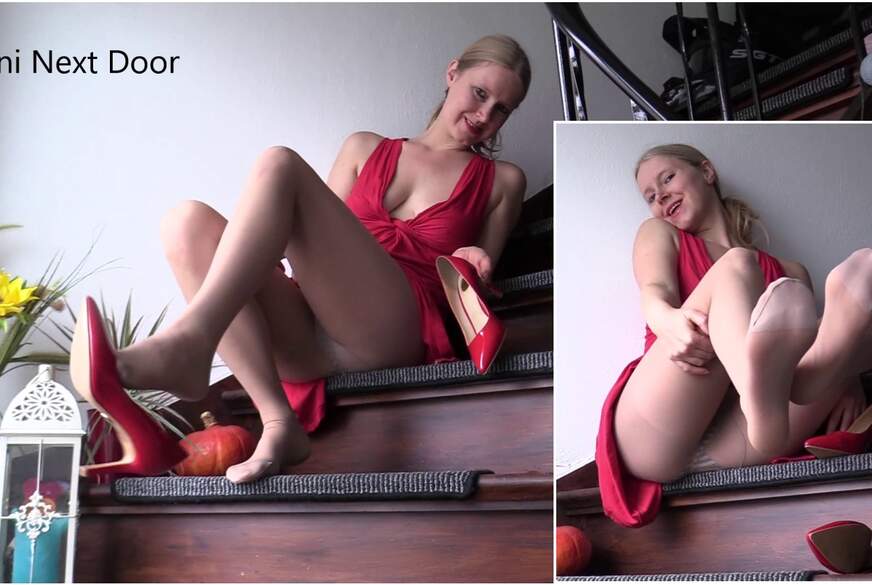 Anni-Next-Door: Nylonanbetung mit S****zcountdown