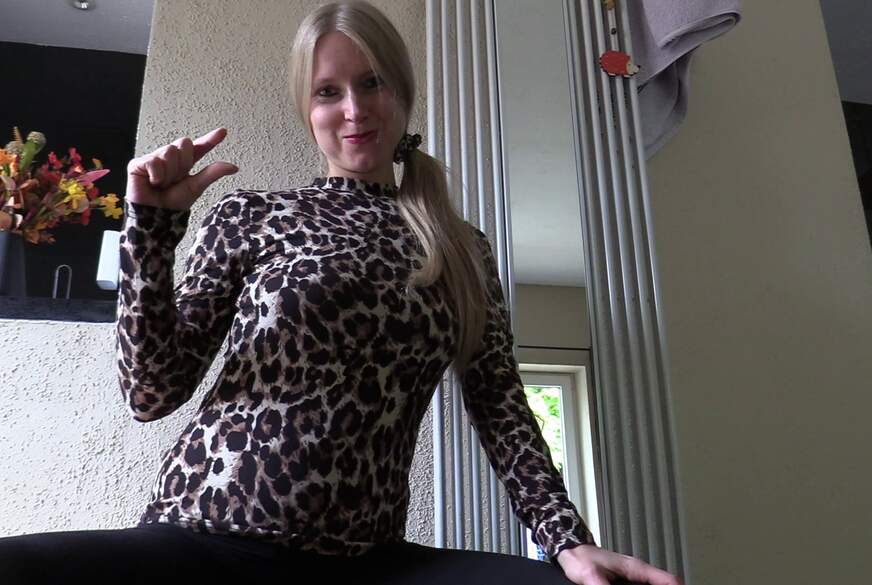 Ich lache über deinen mickrigen K**********z! von Anni-Next-Door