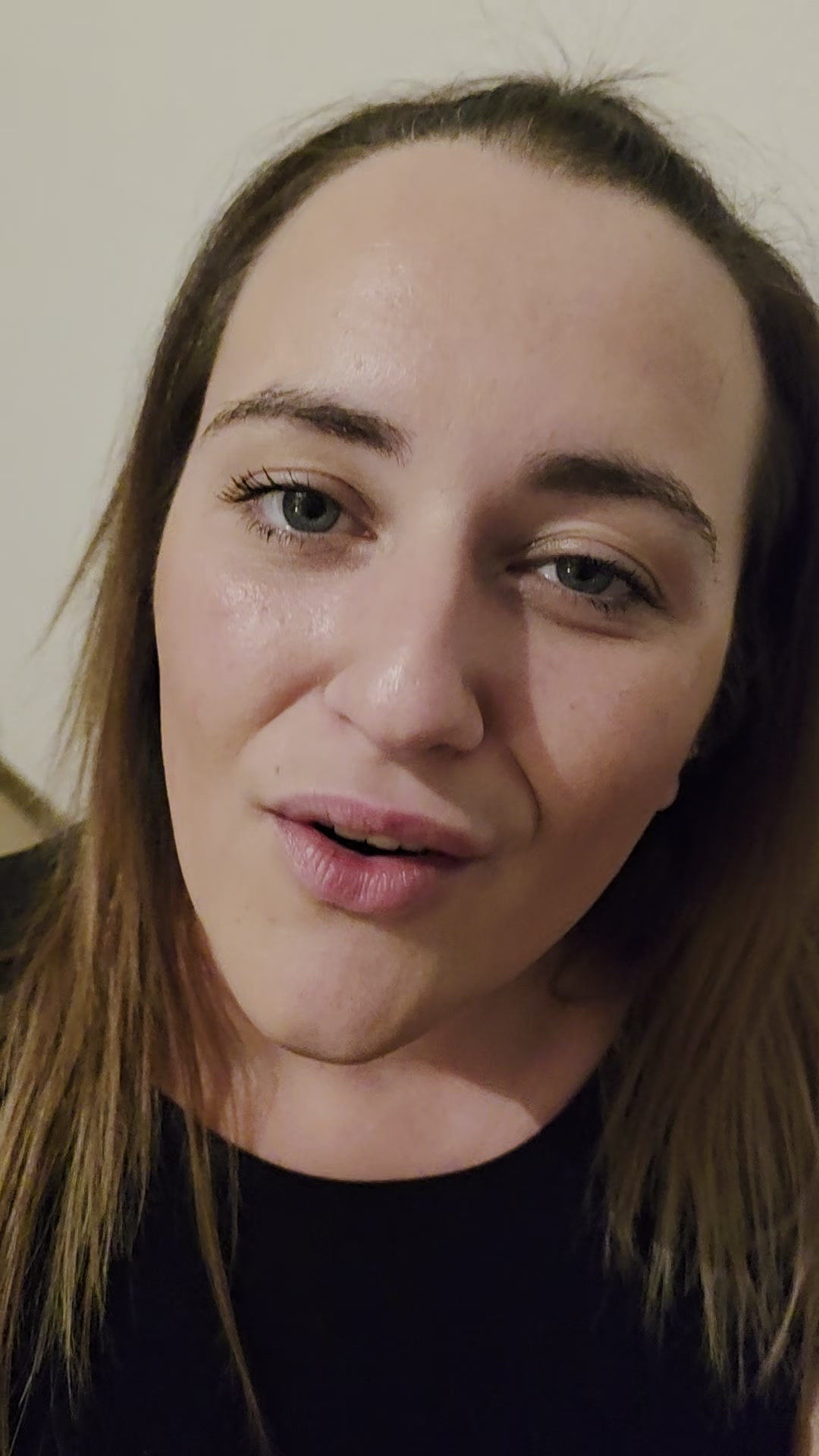 Ich will, dass du deinen Schwanz tief in meine Kehle stößt ! Ich öffne mein Blasmaul schön weit für dich, dass du mir tief in mein Blasmaul sehen kannst und dir vorstellst, wie du deinen Schwanz bis zum Anschlag rein stößt!!!  Ich gebe dir einen Countdown und dann will ich das du mir tief hinein spritzt. 

Fick mir mein geiles Blasmaul !!!!