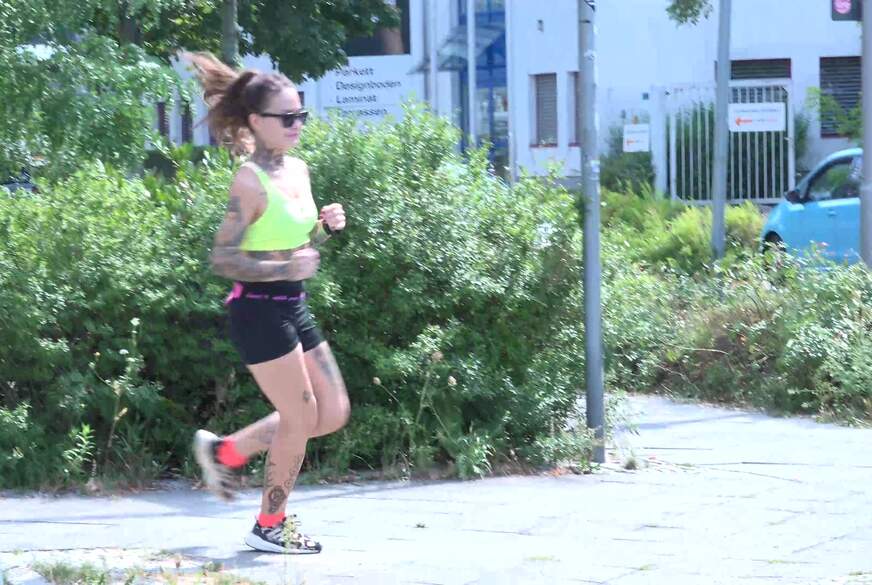 JasonSteel: Joggerin in Berlin outdoor g*****t!