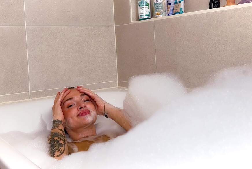 Sexy-Lexxy: Ich mach es mir in der Badewanne