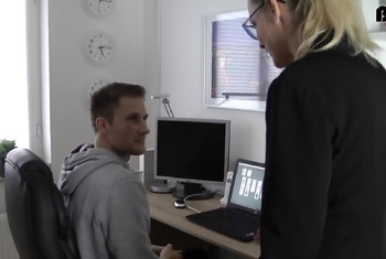 Abmahnung! Azubi zum f****n verführt!