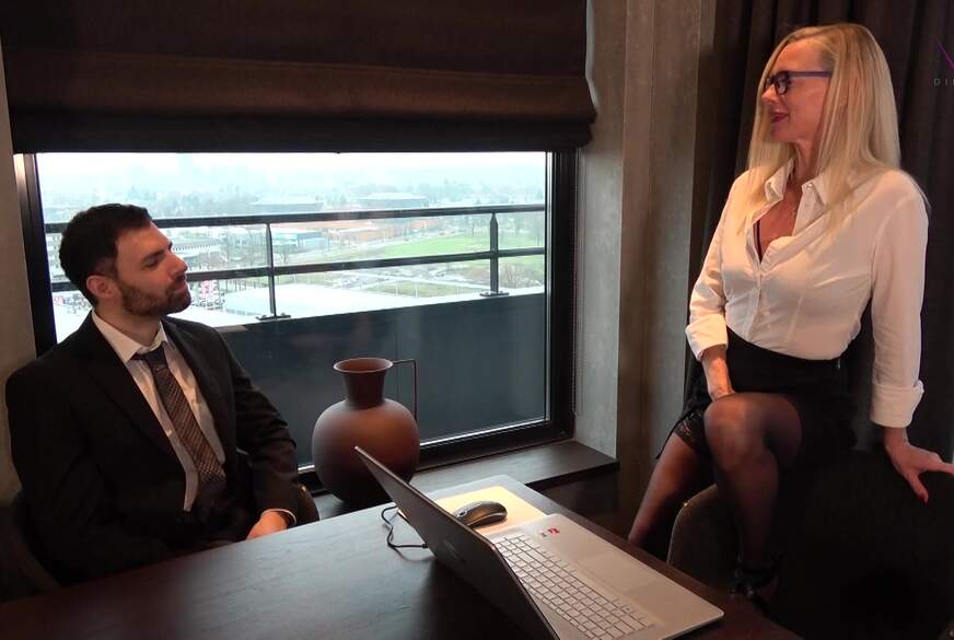 Fräulein Müller! Bitte f****n!  Die Büros******e! von DirtyTina