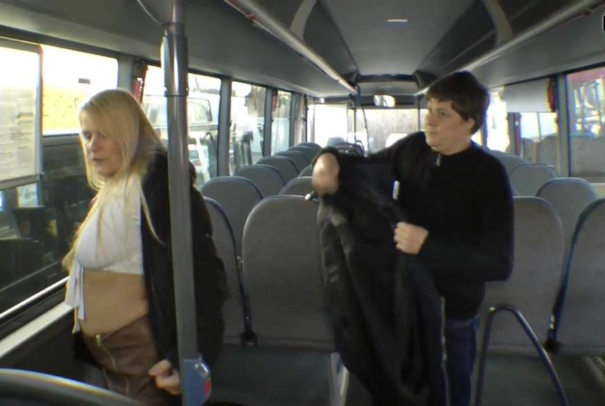 Aus Langeweile im Bus g*****t von SweetSusi pic2