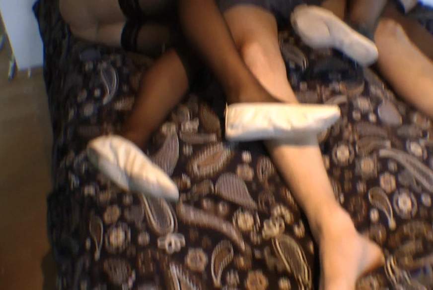Footjob mit Schläppchen und geilem S*****z von SweetSusi pic3