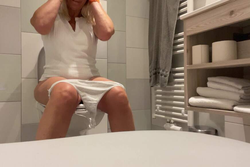 SweetSusi: Ich Pinkel im Sitzen