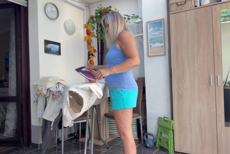 SweetSusi: Bügel Fetisch