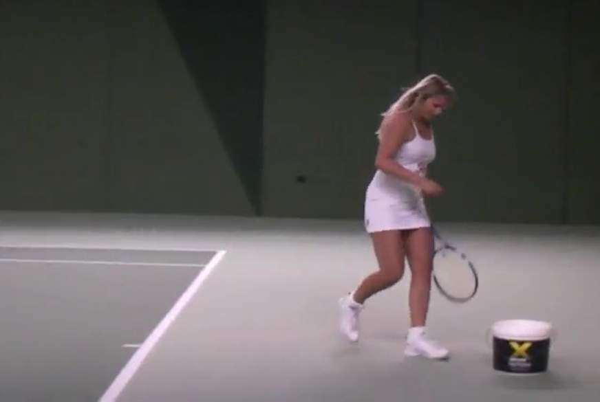 Nackt Tennis Spielen von SweetSusi pic1