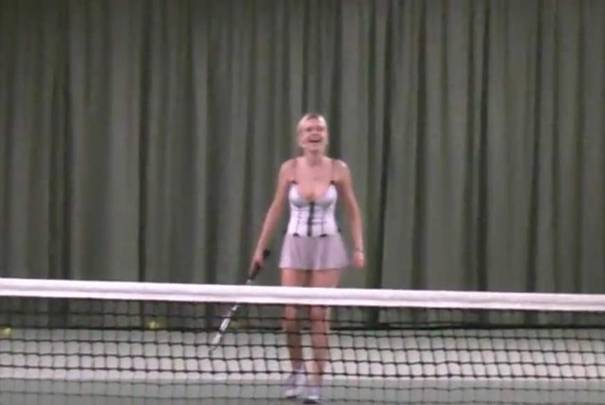 Nackt Tennis Spielen von SweetSusi pic2