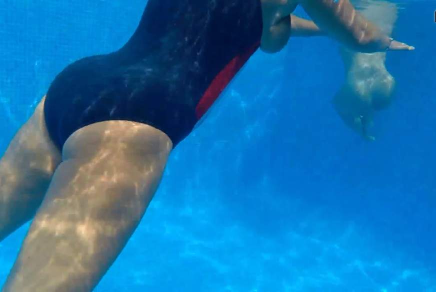 2 Lesben unter Wasser gefilmt von SweetSusi pic4