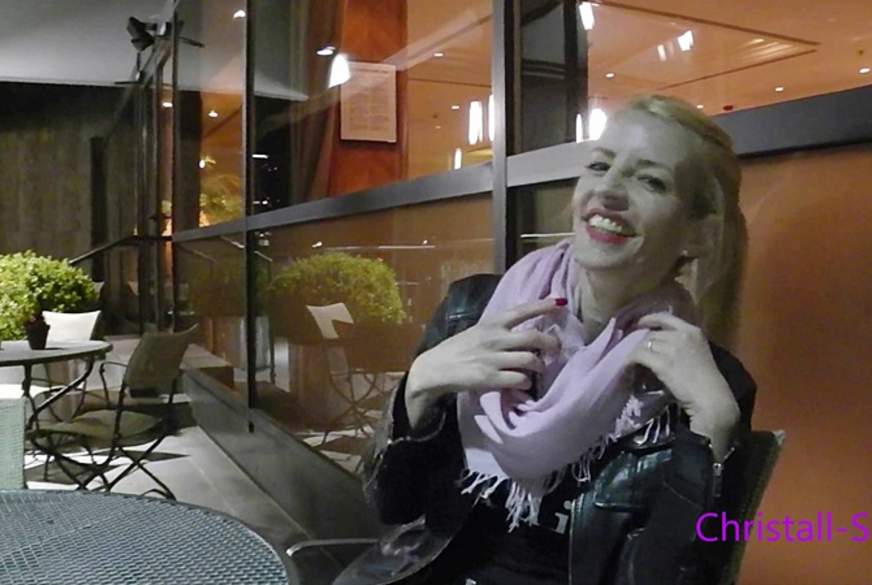 Christall-Star: Erst in die F***e, dann in die F****e