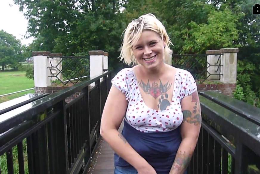 Lilly Burgruine Pipi von LillyToxxic pic1