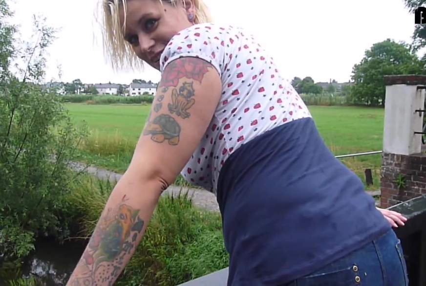 Lilly Burgruine Pipi von LillyToxxic pic2