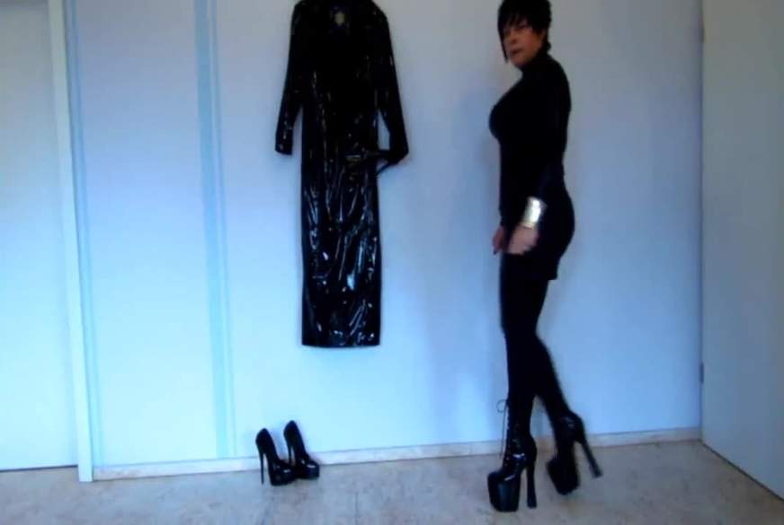 Würdig meine P***e zu saufen? von heels-and-more pic1