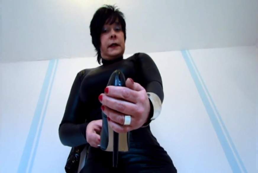 Würdig meine P***e zu saufen? von heels-and-more pic3