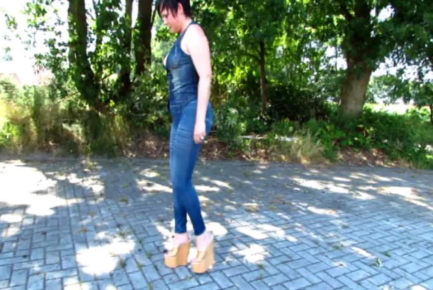 Ich fahr dich - mit extrem Heels und blanken Ti... von heels-and-more pic1