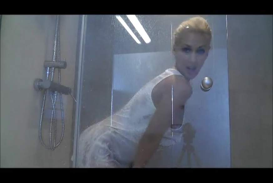 Aileen-Taylor: Miss Wet T-Shirt