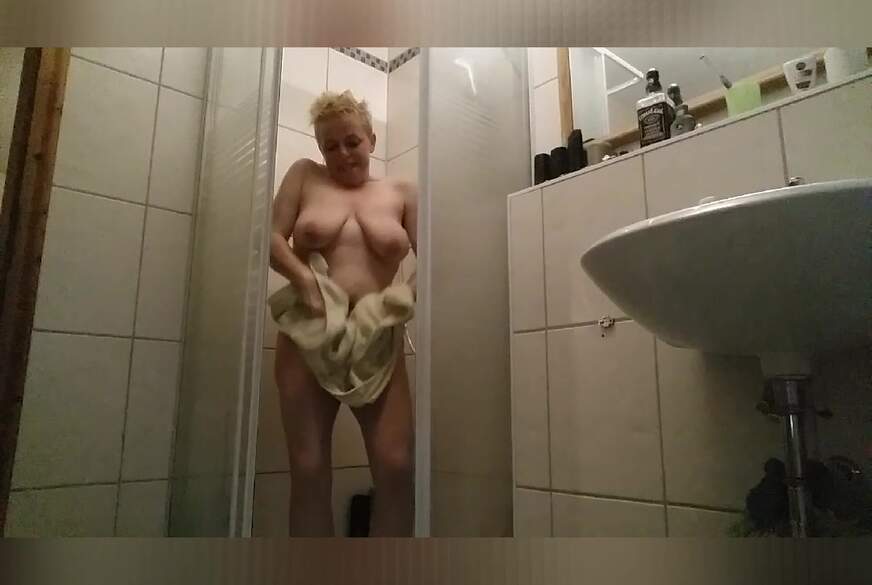 TanjaHD: Beim Duschen