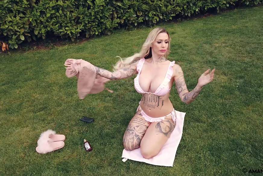 AmandaHard: Voyeur hat mich beim Sonnen erwischt!