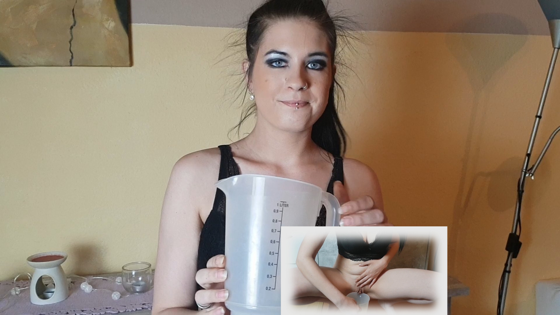 Ich habe über 2 Stunden extrem eingehalten und fast dauerhaft getrunken,ich habe noch nie im Leben soviel aufeinmal gepisst, das war der Knaller! Ich wollte mal schauen wieviel ich in einen Messbecher bei einem mal pissen raus bekomme, und es war ein halber Liter, was hättest du denn mit dem edlen Saft gemacht wenn ich dir meinen NS direkt in dem Messbecher vor die Nase gehalten hätte ? lasse es mich wissen!